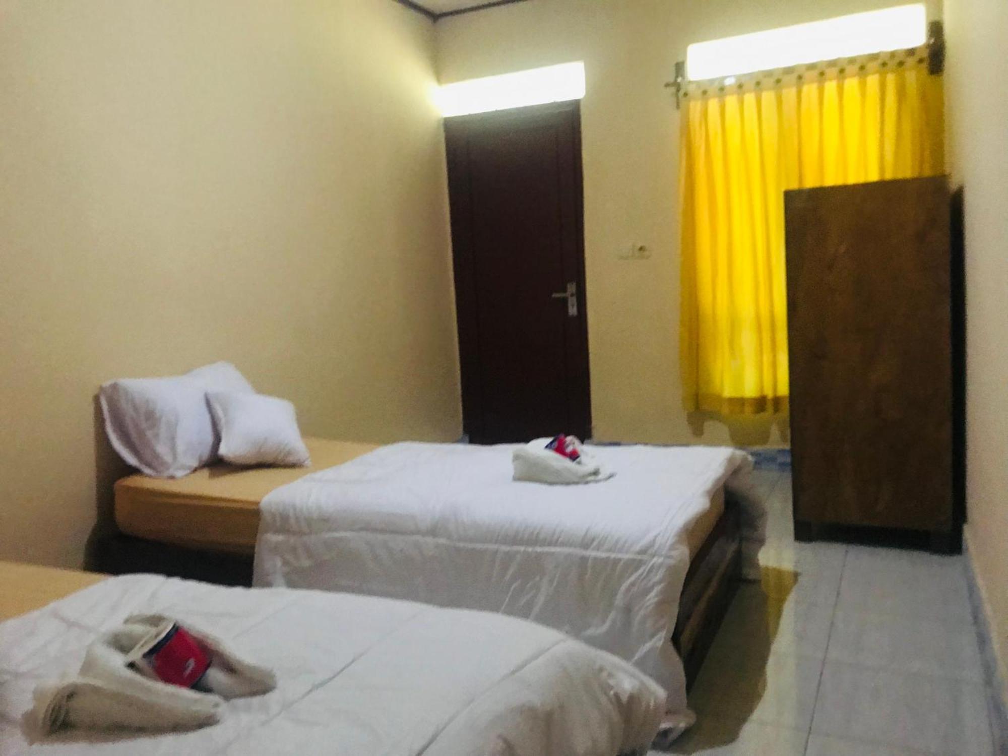 Kampung Homestay Kuta  Экстерьер фото