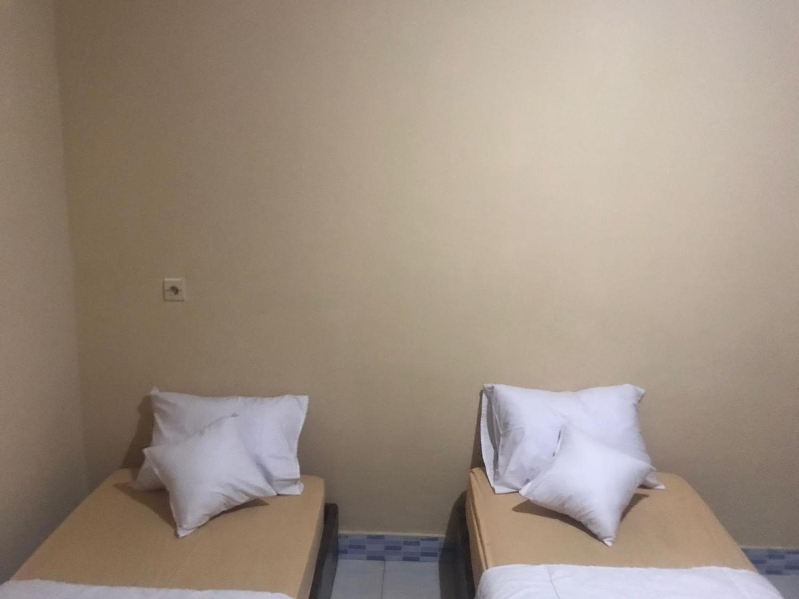 Kampung Homestay Kuta  Экстерьер фото